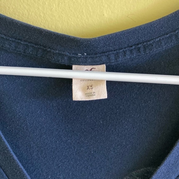 XS Hollister California V Neck T Shirt - Picture 2 of 3